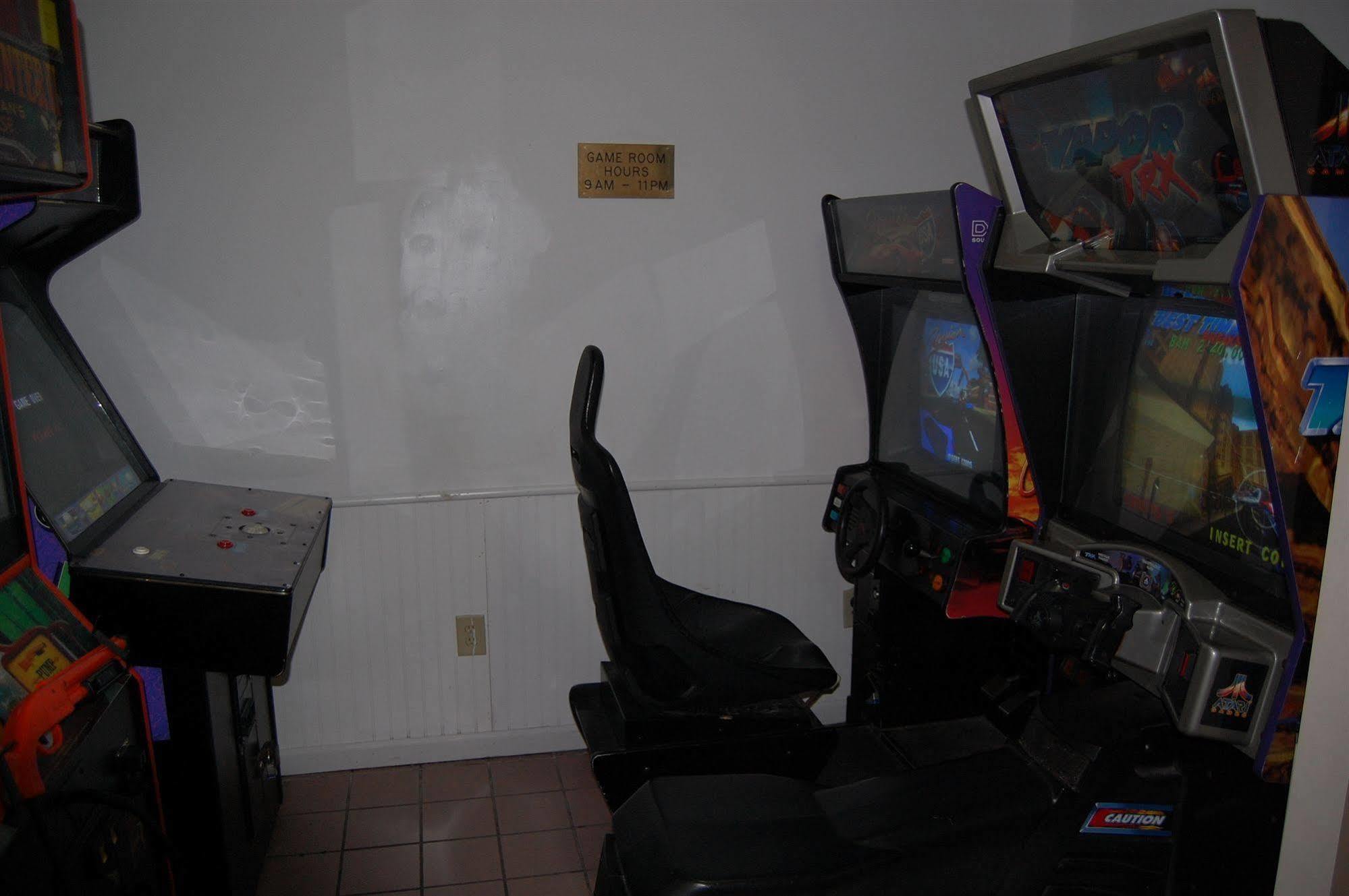 ロードウェイ イン グランドフォークス エクステリア 写真